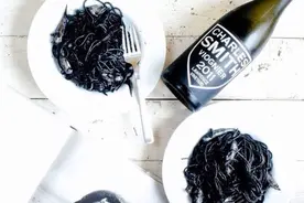 无法抗拒的罪恶料理——墨鱼汁意面图片