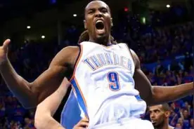 伊巴卡忍不住了   大声抱怨没球权！图片