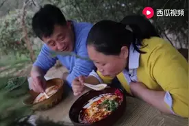 胖妹在家做豆腐脑，又嫩又滑，老公说好吃的不得了，一人吃一盆图片