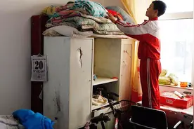 12岁男孩独自为亡父销户入孤儿学校 校方：已入学就读初一视频封面