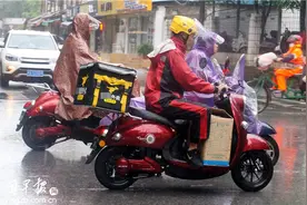 南宁外卖小哥的生死时速：为赚6块钱玩命送图片