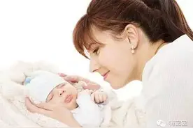 你了解婴儿的这些本能行为吗？或许你没注意到图片