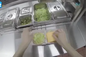 带你走进麦当劳后厨！一个汉堡是怎样快速被做出来的？