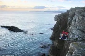 英国建悬崖旅馆 住客睡60多米高峭壁吊床（组图)图片
