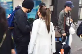 周杰伦昆凌牵手出游 漫步东京赏樱花秀恩爱图片