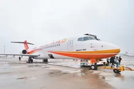ARJ21国产飞机正式执飞首条国内支线航线：成都至上饶图片