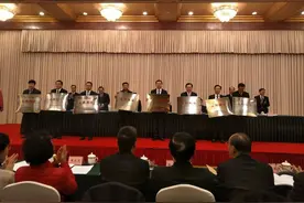 今天四川有个表彰大会，你的家乡和朋友都被点名表扬图片