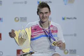 安赛龙逆转李宗伟夺冠 成蝉联总决赛男单冠军第2人图片