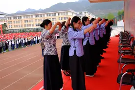 会泽县茚旺高中举行“青春追逐梦想 十八励志前行”成人仪式图片