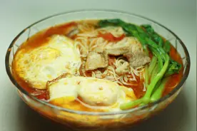 西红柿鸡蛋挂面新的特色吃法，做法超简单，比任何做法都美味！视频封面