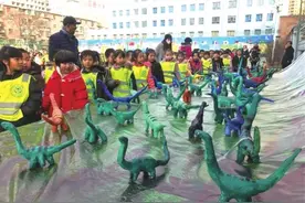 兰州七里河区健康路小学举办“恐龙DIY”手工制作课程展图片