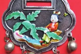 “童子拔萝卜”银锁图片