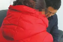 成都小狗摔亡疑被捡狗人丢下楼续：捡狗女子哭着道歉图片