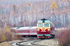 火车为什么白天行驶也要开灯？看完涨见识！