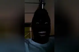 非洲哥们的日常乐趣，这货有毒啊图片