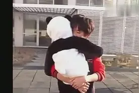 易烊千玺与弟弟温馨日常哥哥力爆棚，网友直呼国家欠我一个哥哥！图片