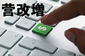 3岁男孩宝马漂移 技术高超不忘对镜头微笑图片