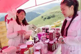 在新疆旅游时带回一罐黑蜂蜜，2斤只要40元，网上一查发现被骗了视频封面