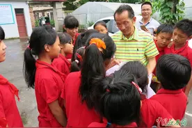 “中国好人”黄梅生：10年，从“校长爸爸”到“校长爷爷”图片