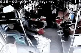 司机一句问话，小偷露了馅！众人齐心追回女大学生2万学费图片