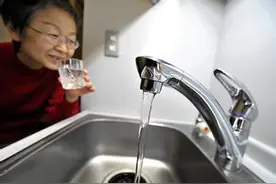 郴州市城区每天耗水2.18万吨 公共用水浪费严重！图片