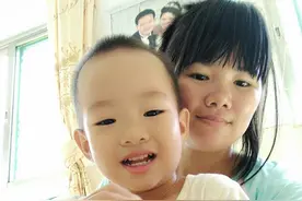 一场别开生面的球赛，快乐的亲子游戏！图片