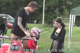 爸爸的搞笑恶作剧，让妈妈以为儿子开车被炸图片