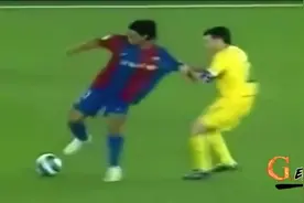 真正的足球精灵！小罗巴萨时期骚到爆的杂耍过人技巧秀图片