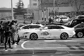 北京首批自动驾驶车辆路测 五环外开放33条测试道路图片