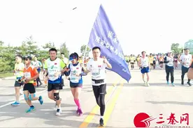 陕西监狱马拉松俱乐部队员在4.15杨凌马拉松赛道上激情驰骋展风采图片