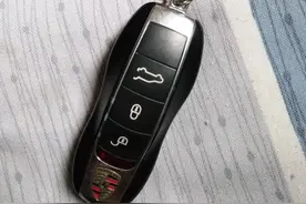 唐山：今上午谁把保时捷车钥匙丢出租车上了？急寻失主！图片