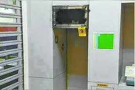 480公斤的ATM机 蒙面盗贼7分钟搬走图片