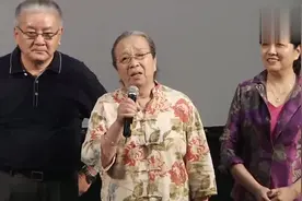 80岁的李明启全家福曝光 儿子为有名的大律师