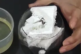 香蕉水做出来的万能胶，效果比502强十倍，别花冤枉钱去买了