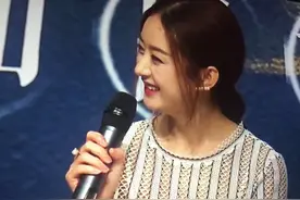 跟赵丽颖戴珍珠图片