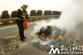 疾驰的货车上棉被离奇着火图片