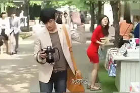 男子不小心撕扯开美女的裙子，为了避丑，男子想出此下策，尴尬视频封面