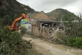 秦州区依法拆除太京镇3宗违章建筑图片