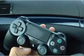 PS4 Slim手柄展示视频 搭载最新dualshock 4图片