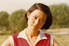 倪萍也曾是“女排队员” 与郎平合拍旧照曝光（组图)图片