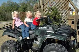 世界上最罕见的连体三胞胎案例，几年后的现在已经长成这个样子了图片