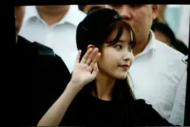 [IU][新闻]160828 IU结束深圳行程返韩 嘻哈风席卷机场图片