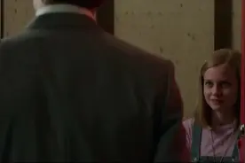 杀手乔装医生进入家里，聪明萝莉慧眼识破，灵机应变能力实在太棒图片