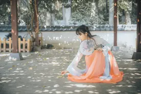 小说：刑老夫人大寿，平常不出挑的贾迎春竟送了手捂，得了她欢心图片