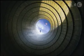 小说：少女穿越成虫族女王，统治数颗星球，可用意念控制手下图片