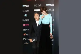 霍建华提爱妻羞涩跺脚 林心如：宝宝目前健康图片