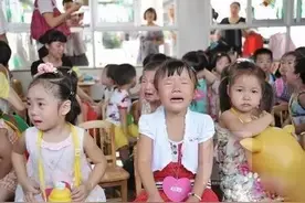 "熊"孩子的幼儿园第一周，笑翻了图片