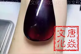 琥珀中的稀有品种，血珀的概述。图片