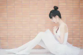 芭蕾女孩：难得有时间闲下来了图片