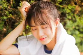 小说：他一觉醒来，竟听见美女明星敲他房门，还让他帮忙揉肚子图片